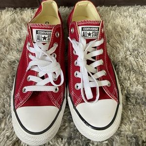 maroon low converse - never worn, brand new